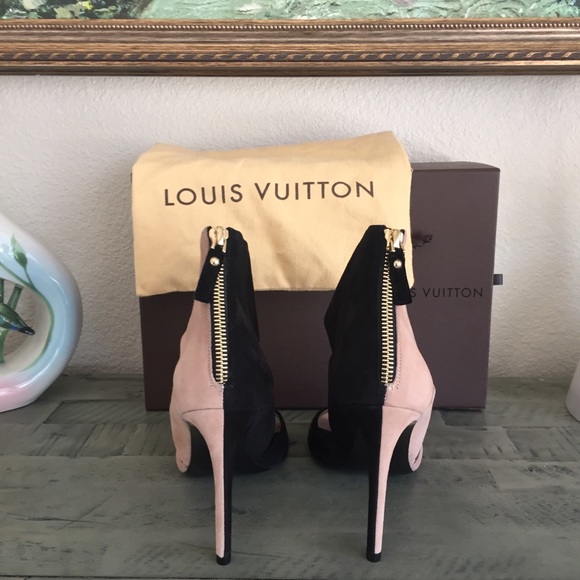Louis Vuitton Suede Sandal Booties - Picture 4 of 8
